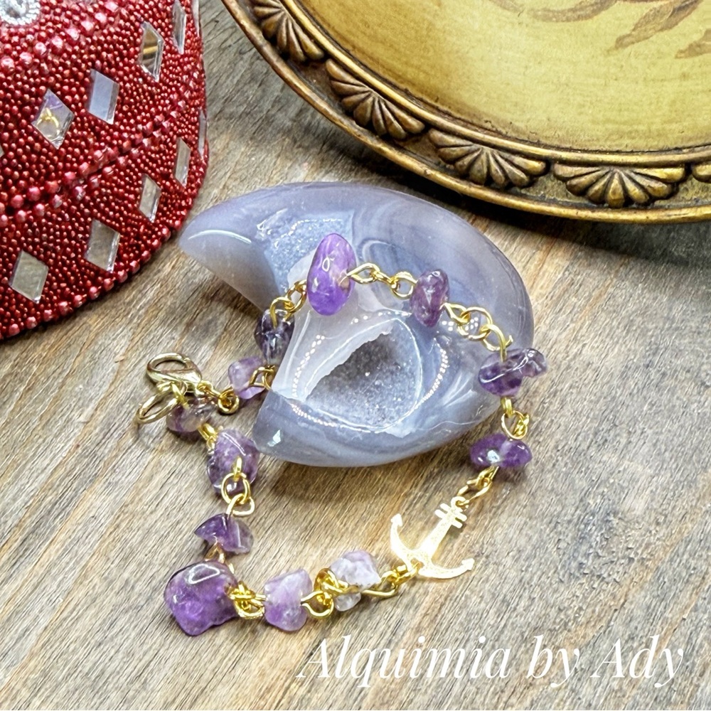 Alquimia Purple Amethyst Chip Bracelet with Gold Anchor Charm